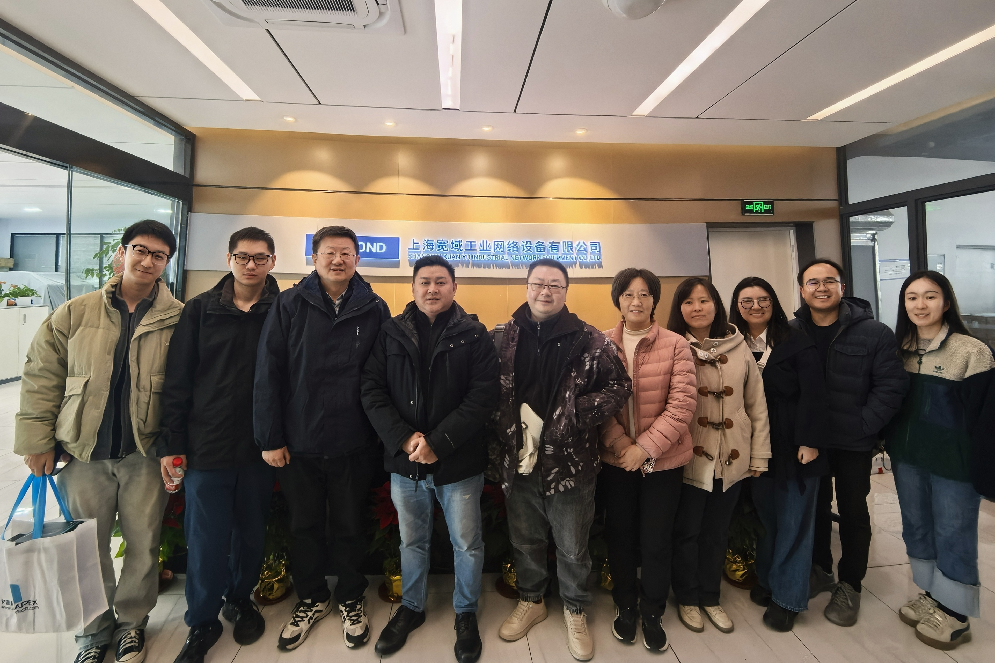 中石化上海院電信專業(yè)專家?guī)ш犐W臨寬域參觀指導(dǎo)，共探合作新未來